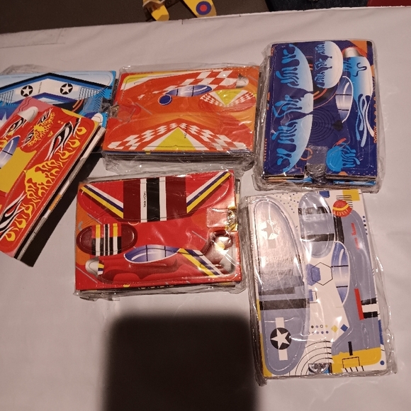 Colorful Graphic Card Holders - Picture 8 of 8